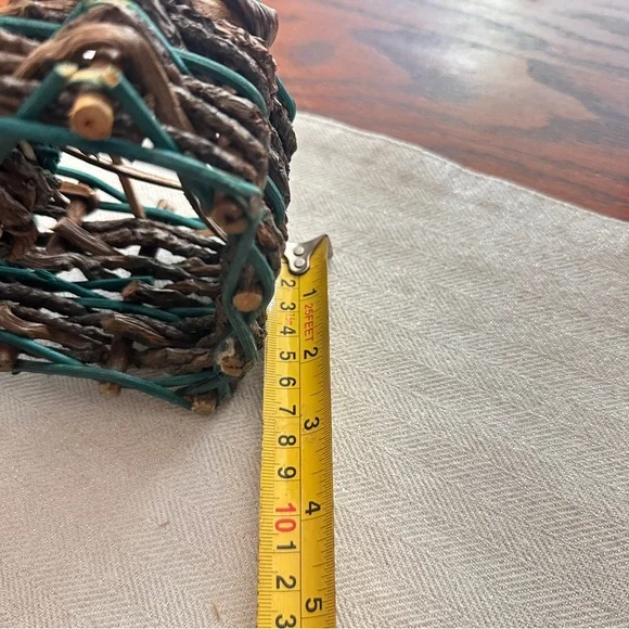 Vintage Rustic Heart-Shaped Wicker wall Basket - Picture 5 of 7